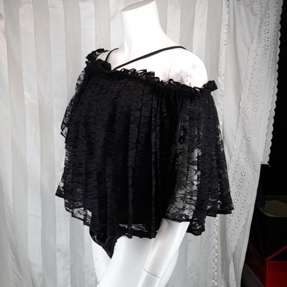 Ella Moss Cold Shoulder Lace 1/2 Bell Sleeve Top - Picture 7 of 9